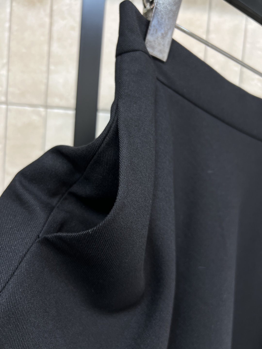 D家25秋冬新款 翻领收腰西装外套+高腰半身裙 一套搭配满分的气质感 不管是逛街聚会或者OL上班族 这一