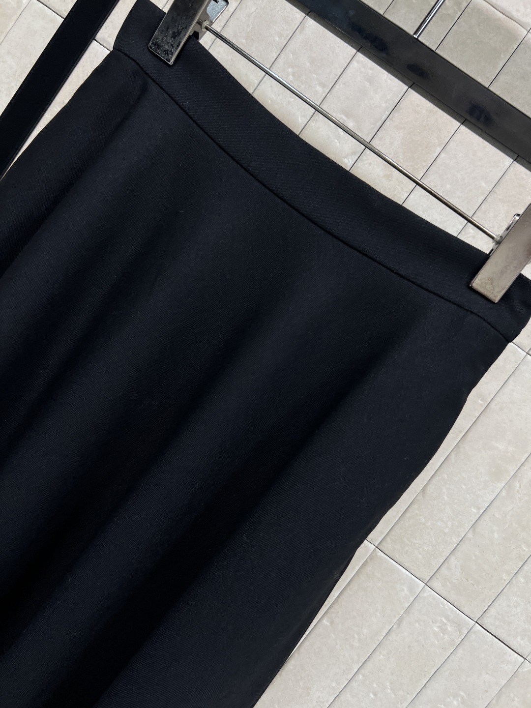 D家25秋冬新款 翻领收腰西装外套+高腰半身裙 一套搭配满分的气质感 不管是逛街聚会或者OL上班族 这一