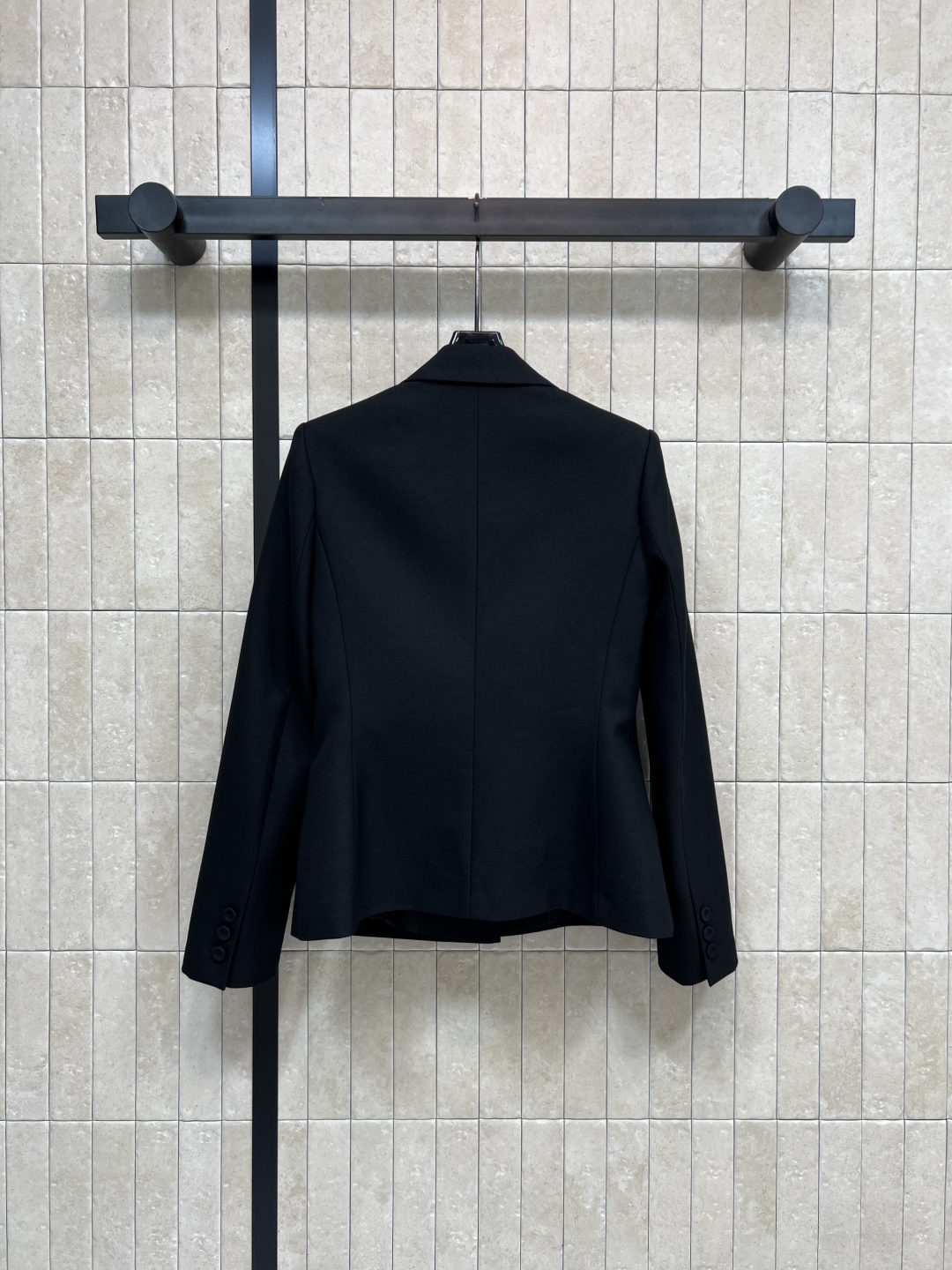 D家25秋冬新款 翻领收腰西装外套+高腰半身裙 一套搭配满分的气质感 不管是逛街聚会或者OL上班族 这一