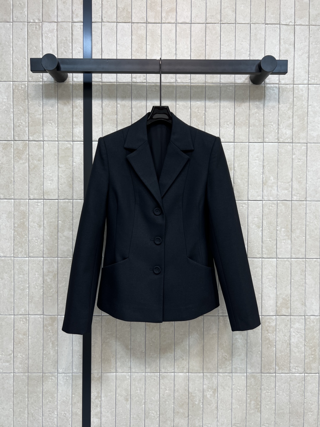 D家25秋冬新款 翻领收腰西装外套+高腰半身裙 一套搭配满分的气质感 不管是逛街聚会或者OL上班族 这一