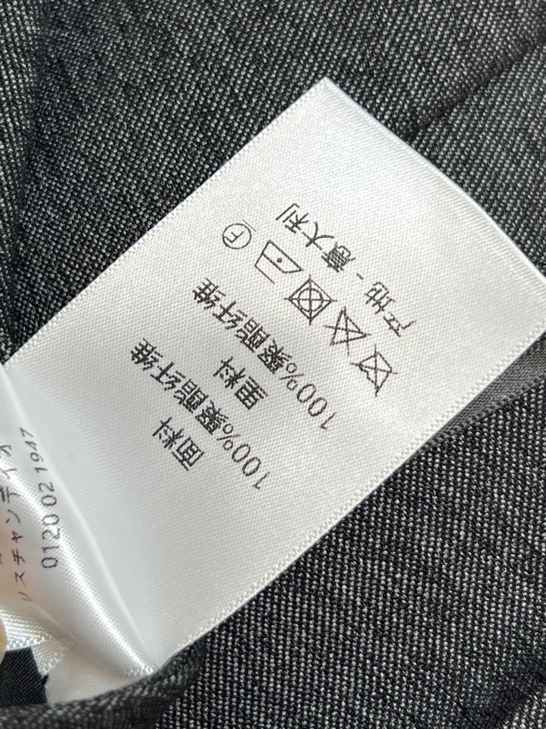 D家 25秋冬新款 高腰A字压褶半身裙 搭配本布腰带收腰 打造纤细腰身 高腰A字压褶版型设计 上身秒拉大