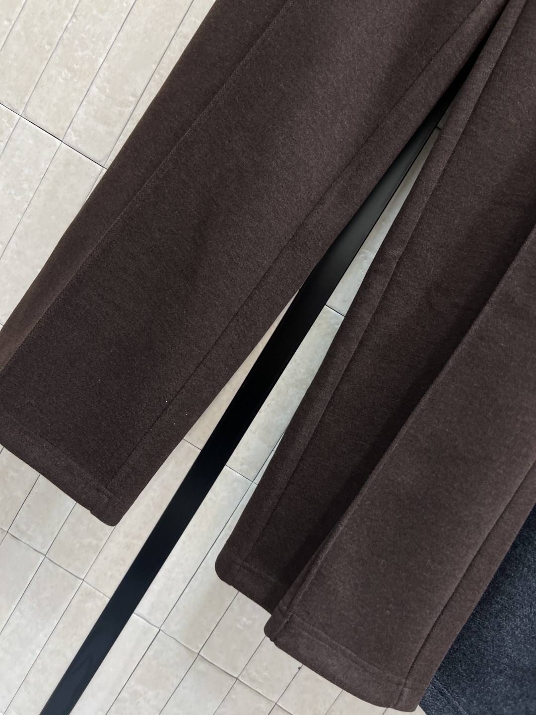 CE家 25秋冬新款 松紧腰休闲裤 松紧腰系绳腰节设计 上身不挑人身材 阔腿的直筒裤型 轻松的穿出大长腿