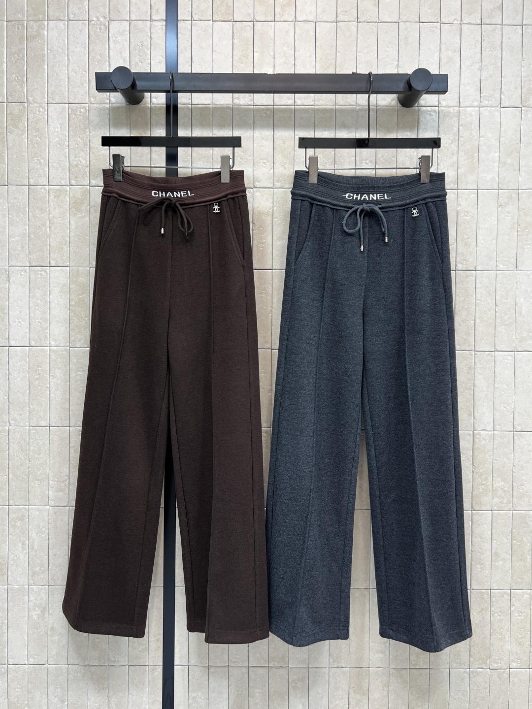 CE家 25秋冬新款 松紧腰休闲裤 松紧腰系绳腰节设计 上身不挑人身材 阔腿的直筒裤型 轻松的穿出大长腿