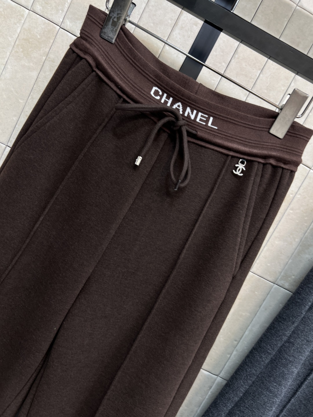 CE家 25秋冬新款 松紧腰休闲裤 松紧腰系绳腰节设计 上身不挑人身材 阔腿的直筒裤型 轻松的穿出大长腿