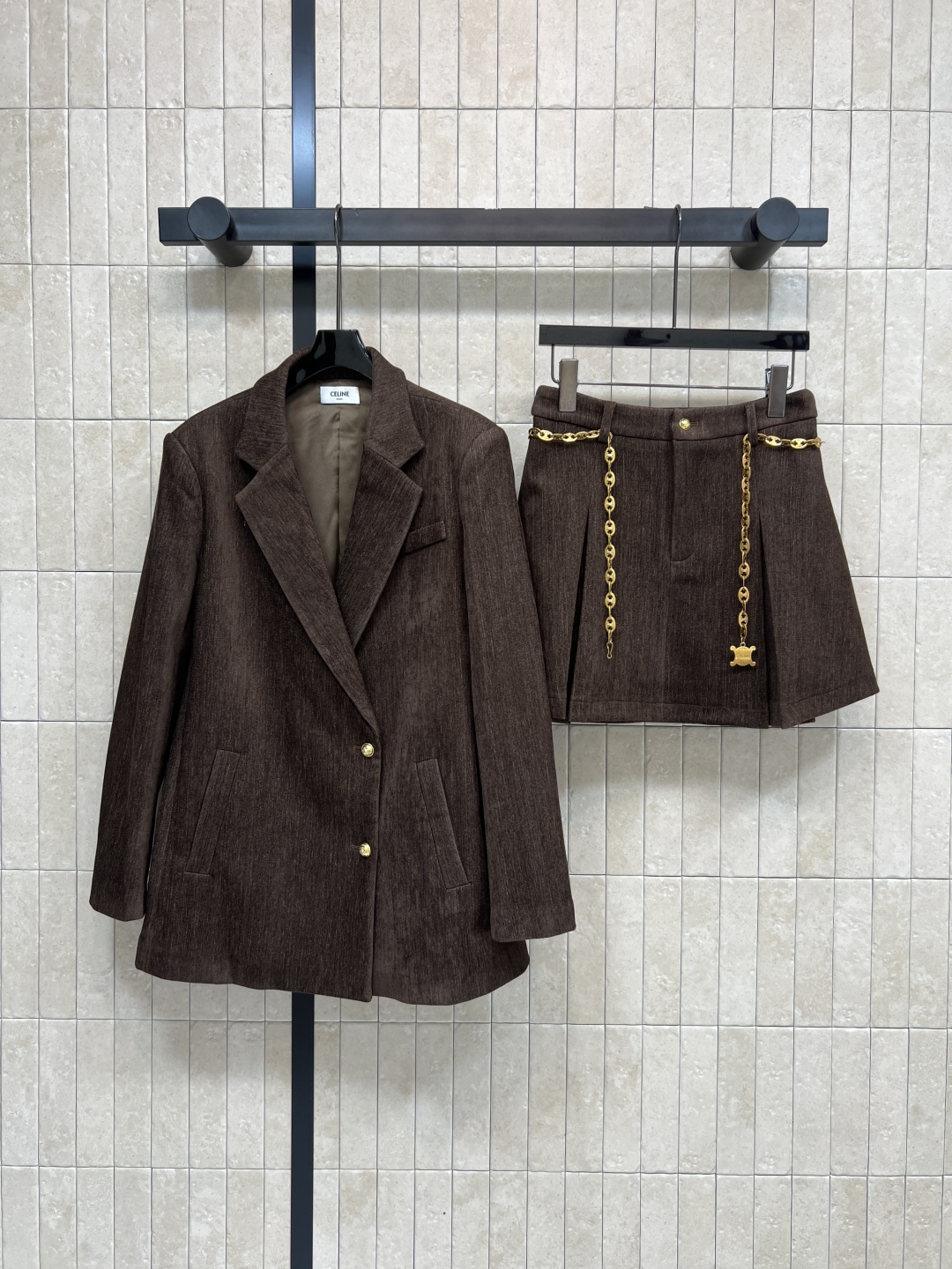 CE家 25秋冬新款 棕色丝绒西装外套+百褶短裙 柔软又保暖 秋冬穿超合适！宽松版型+金属logo链条 