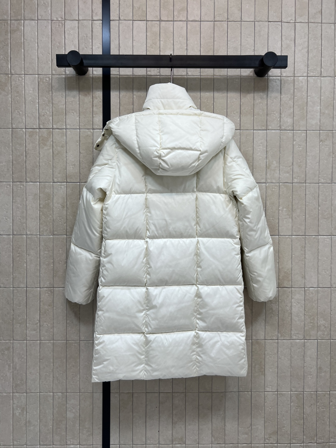 M家 25秋冬新款 连帽立领中长款羽绒服 面料厚实 防水防风 内里90白鹅绒 重磅充绒量 整件衣服提起来