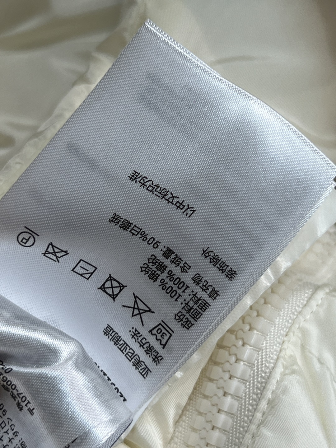 M家 25秋冬新款 连帽立领中长款羽绒服 面料厚实 防水防风 内里90白鹅绒 重磅充绒量 整件衣服提起来