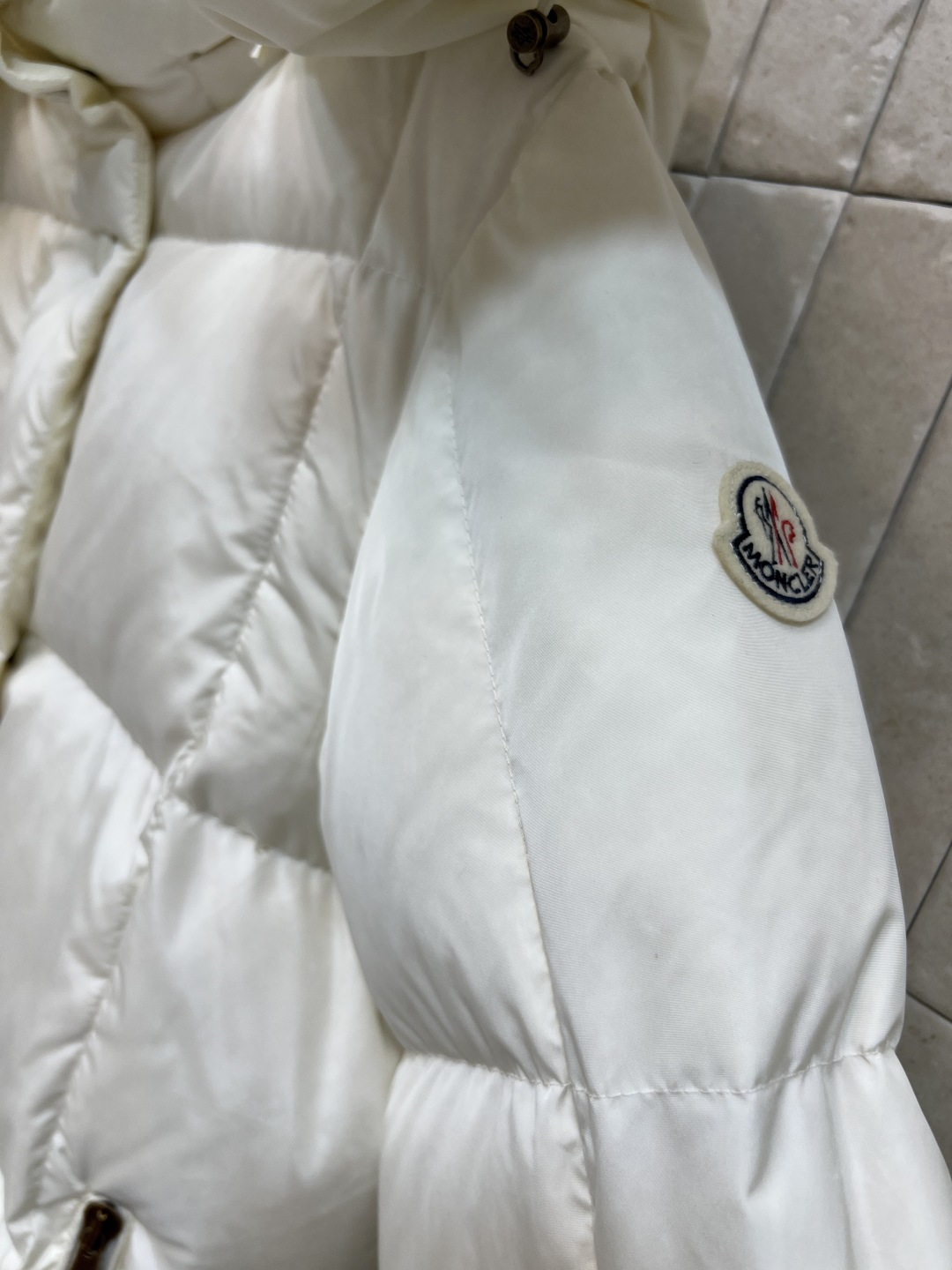 M家 25秋冬新款 连帽立领中长款羽绒服 面料厚实 防水防风 内里90白鹅绒 重磅充绒量 整件衣服提起来