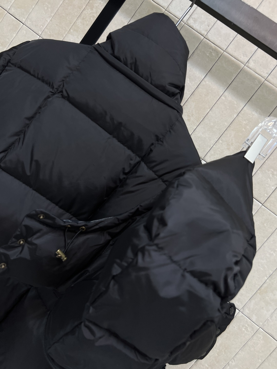 M家 25秋冬新款 连帽立领中长款羽绒服 面料厚实 防水防风 内里90白鹅绒 重磅充绒量 整件衣服提起来