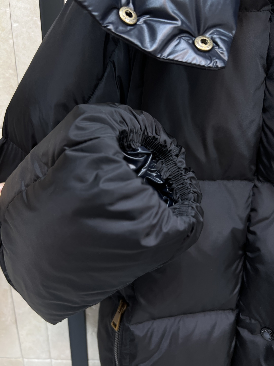 M家 25秋冬新款 连帽立领中长款羽绒服 面料厚实 防水防风 内里90白鹅绒 重磅充绒量 整件衣服提起来