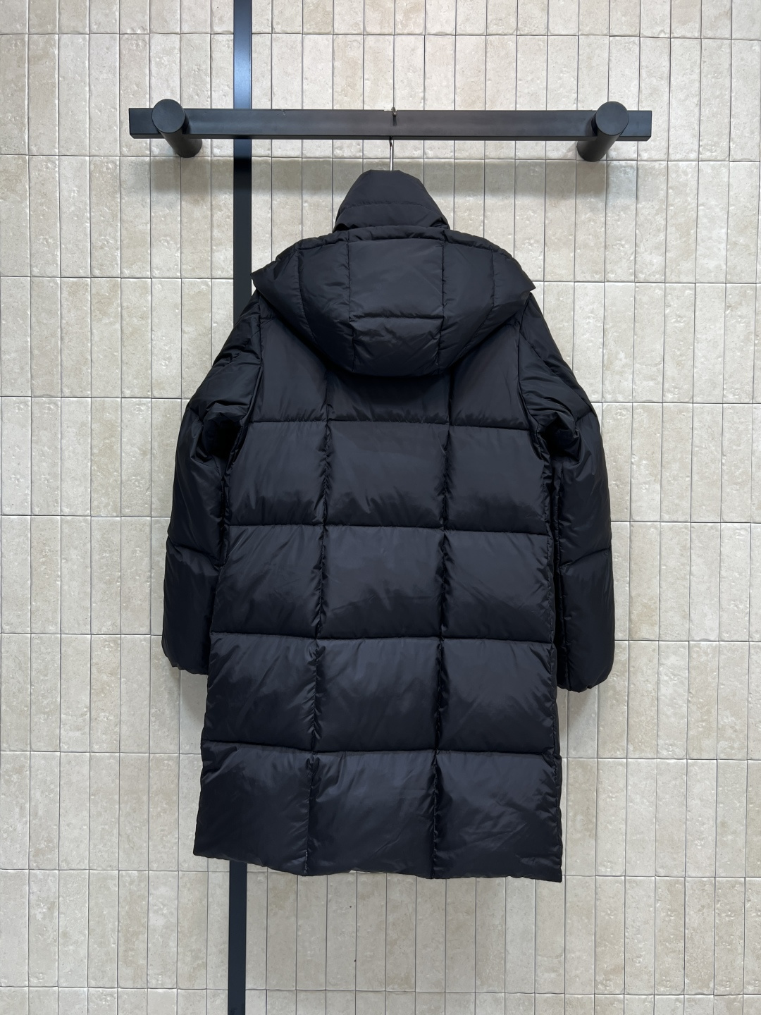 M家 25秋冬新款 连帽立领中长款羽绒服 面料厚实 防水防风 内里90白鹅绒 重磅充绒量 整件衣服提起来