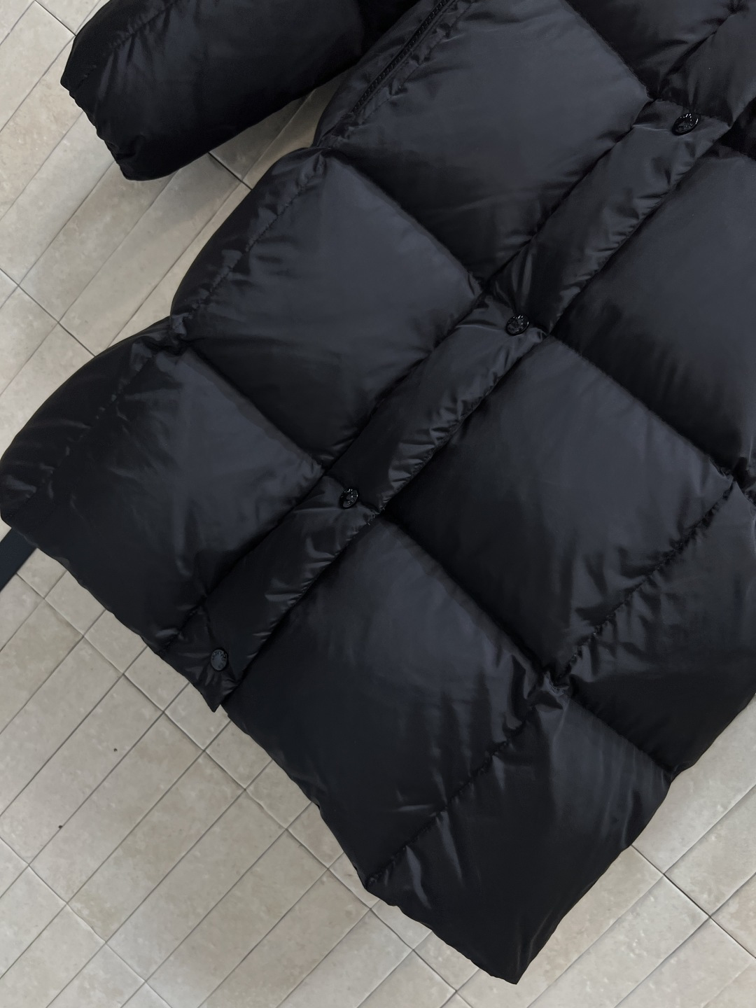 M家 25秋冬新款 连帽立领中长款羽绒服 面料厚实 防水防风 内里90白鹅绒 重磅充绒量 整件衣服提起来