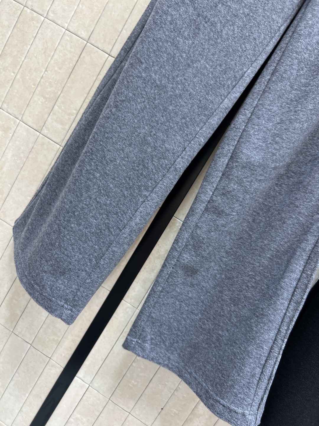 D家 25秋冬新款 小蜜蜂刺绣松紧腰休闲裤 logo松紧腰身设计 上身轻松显瘦又舒适经典小蜜蜂刺绣 简约