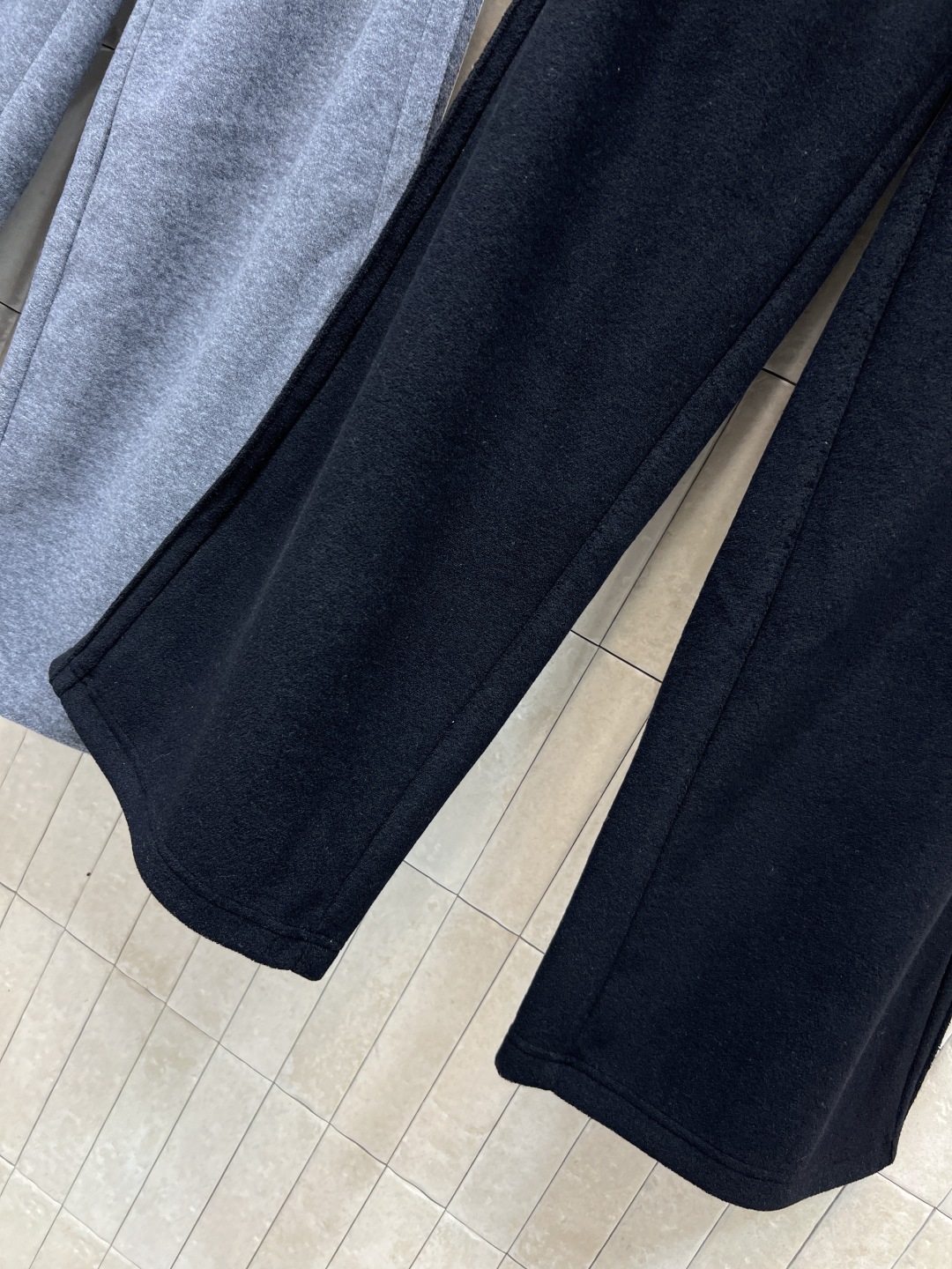 D家 25秋冬新款 小蜜蜂刺绣松紧腰休闲裤 logo松紧腰身设计 上身轻松显瘦又舒适经典小蜜蜂刺绣 简约