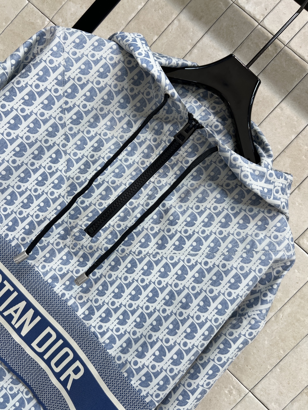 D家 25秋冬新款 经典logo提花连帽外套 每年必出的经典之作 连帽宽松版型 䄂子是采用魔术贴 配调节