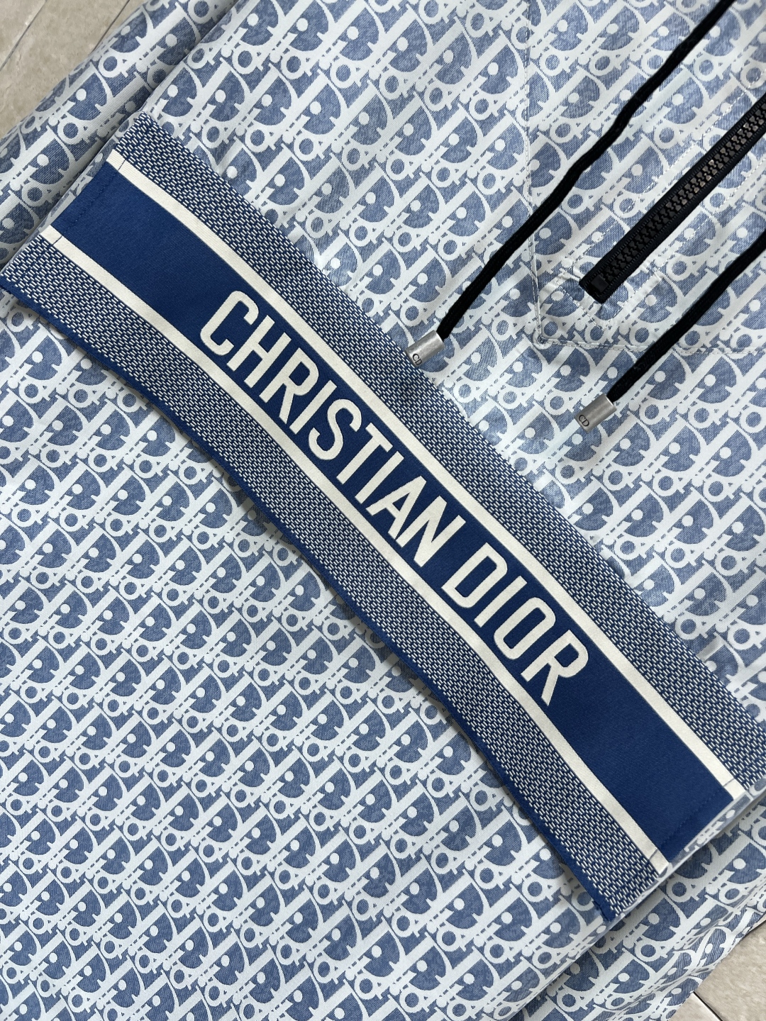 D家 25秋冬新款 经典logo提花连帽外套 每年必出的经典之作 连帽宽松版型 䄂子是采用魔术贴 配调节