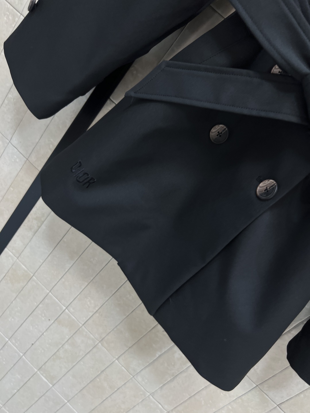 D家 25秋冬新款 风衣控必入 经典双排短款风衣外套 满满的时髦博主范 短款版型 小个子也能驾驭 这款长