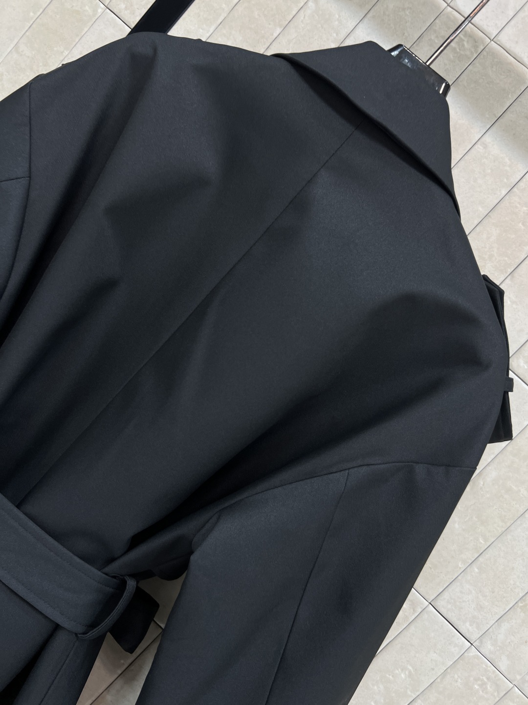 D家 25秋冬新款 风衣控必入 经典双排短款风衣外套 满满的时髦博主范 短款版型 小个子也能驾驭 这款长