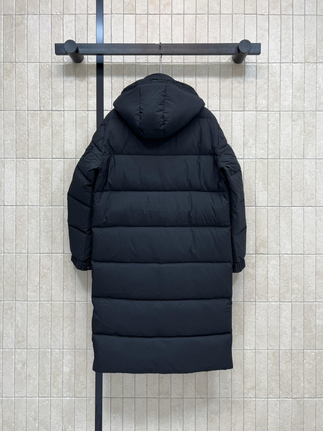 M家 25秋冬新款 连帽中长款羽绒服 可拆卸连帽设计 上身超显瘦 干净利落剪裁版型上身百搭时髦又帅气 重