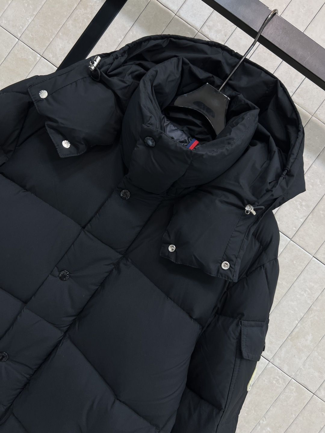 M家 25秋冬新款 连帽中长款羽绒服 可拆卸连帽设计 上身超显瘦 干净利落剪裁版型上身百搭时髦又帅气 重