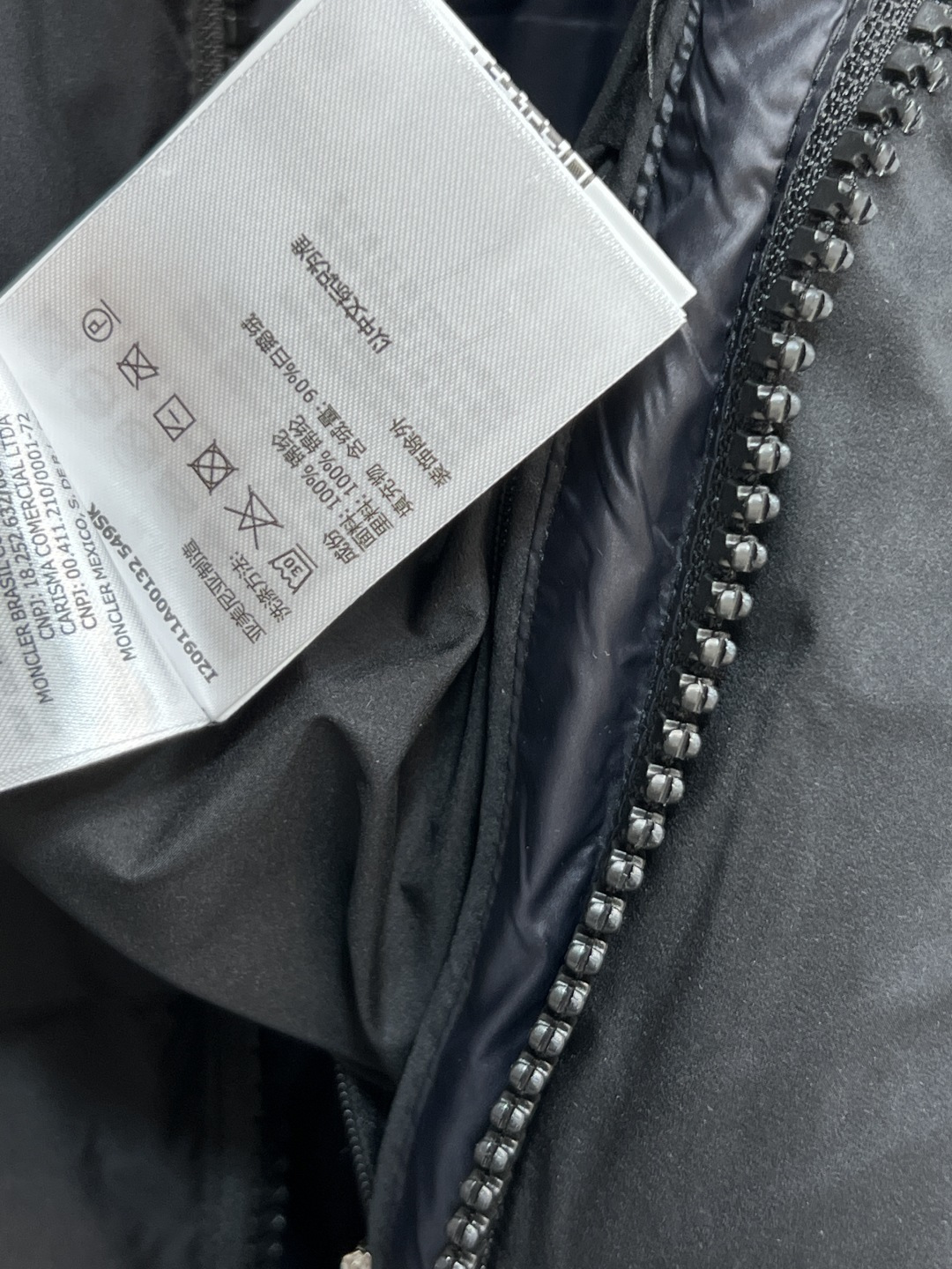 M家 25秋冬新款 连帽中长款羽绒服 可拆卸连帽设计 上身超显瘦 干净利落剪裁版型上身百搭时髦又帅气 重