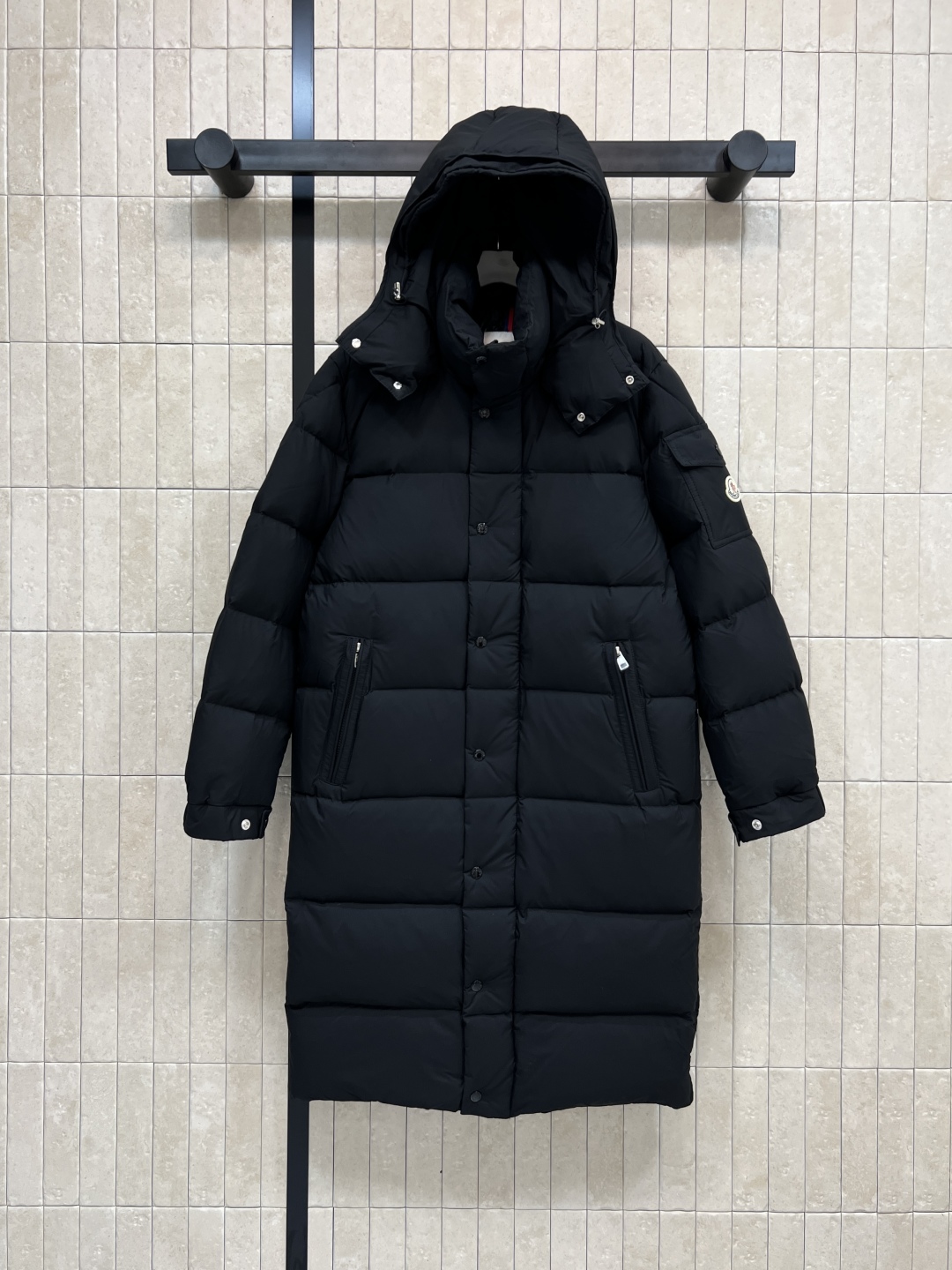 M家 25秋冬新款 连帽中长款羽绒服 可拆卸连帽设计 上身超显瘦 干净利落剪裁版型上身百搭时髦又帅气 重