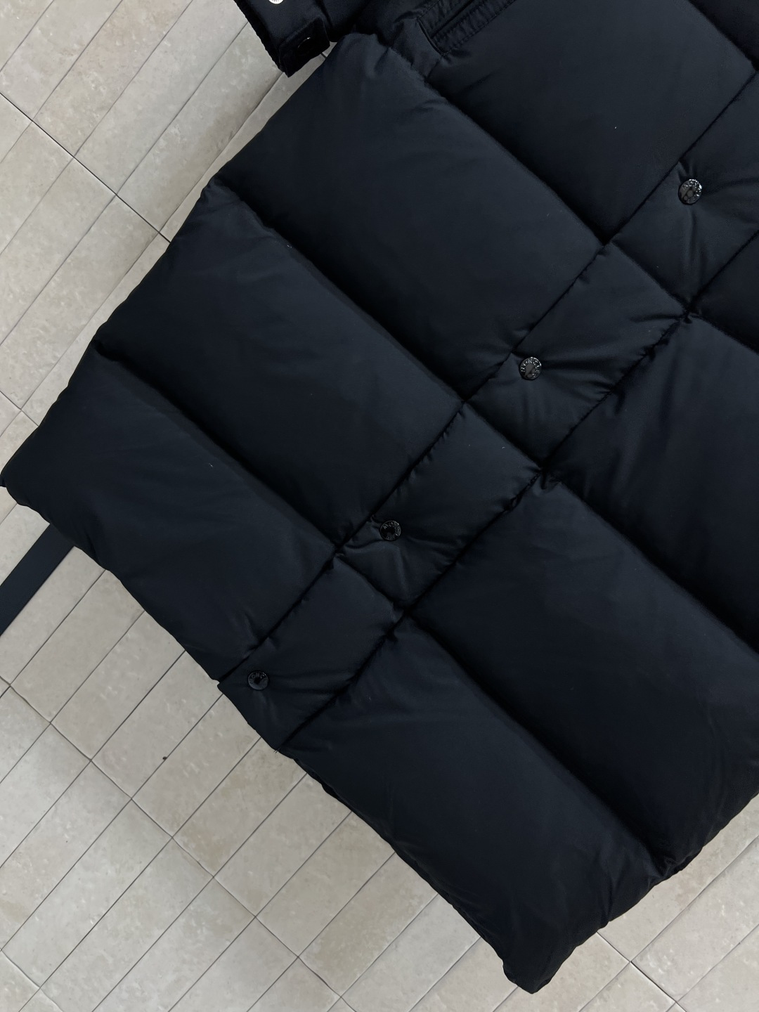 M家 25秋冬新款 连帽中长款羽绒服 可拆卸连帽设计 上身超显瘦 干净利落剪裁版型上身百搭时髦又帅气 重