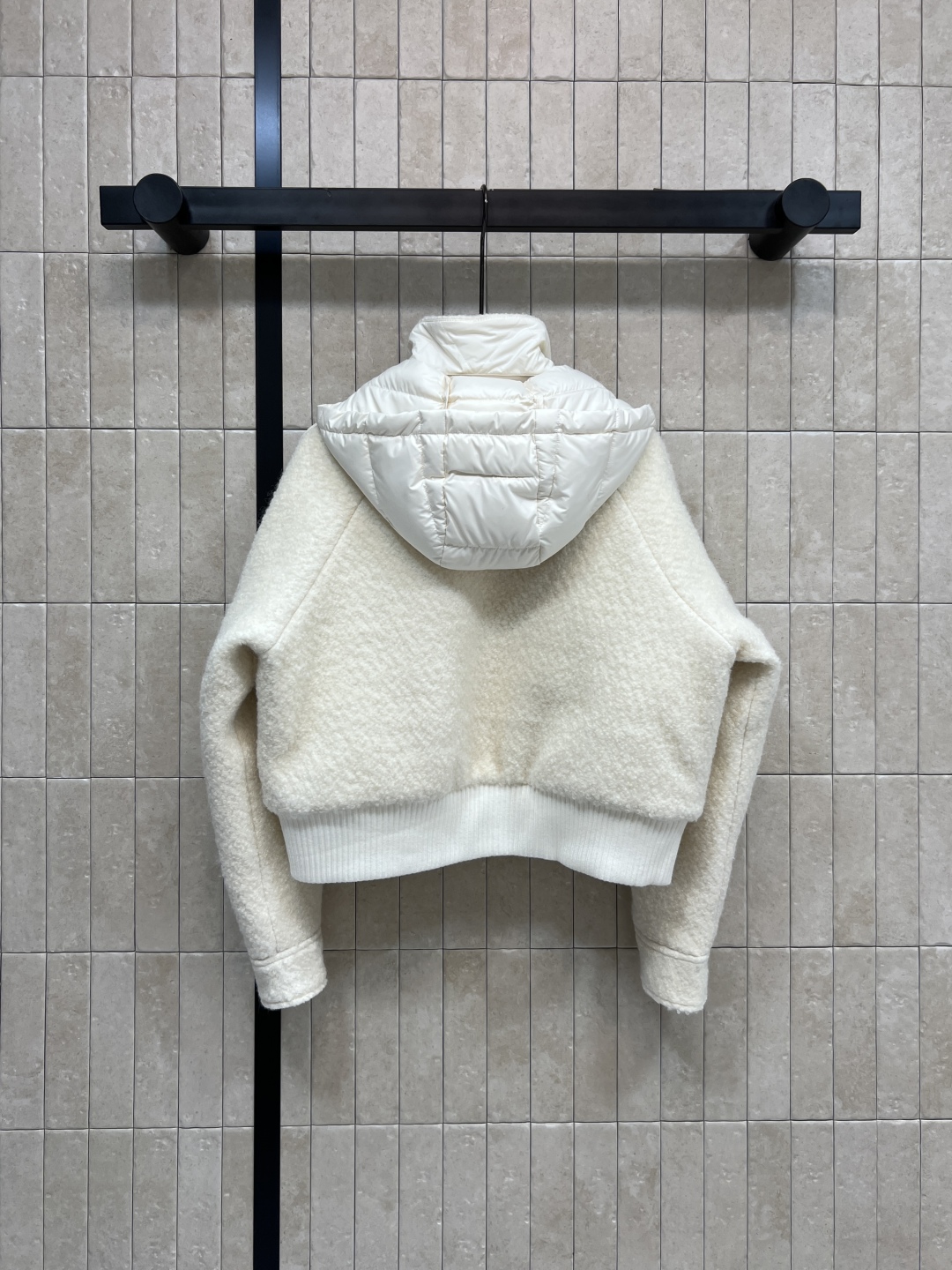 25秋冬新款 羊羔毛连帽夹克羽绒服 可拆卸连帽设计 采用高品质羊羔毛 柔软又保暖 秋冬穿超合适！短款设计