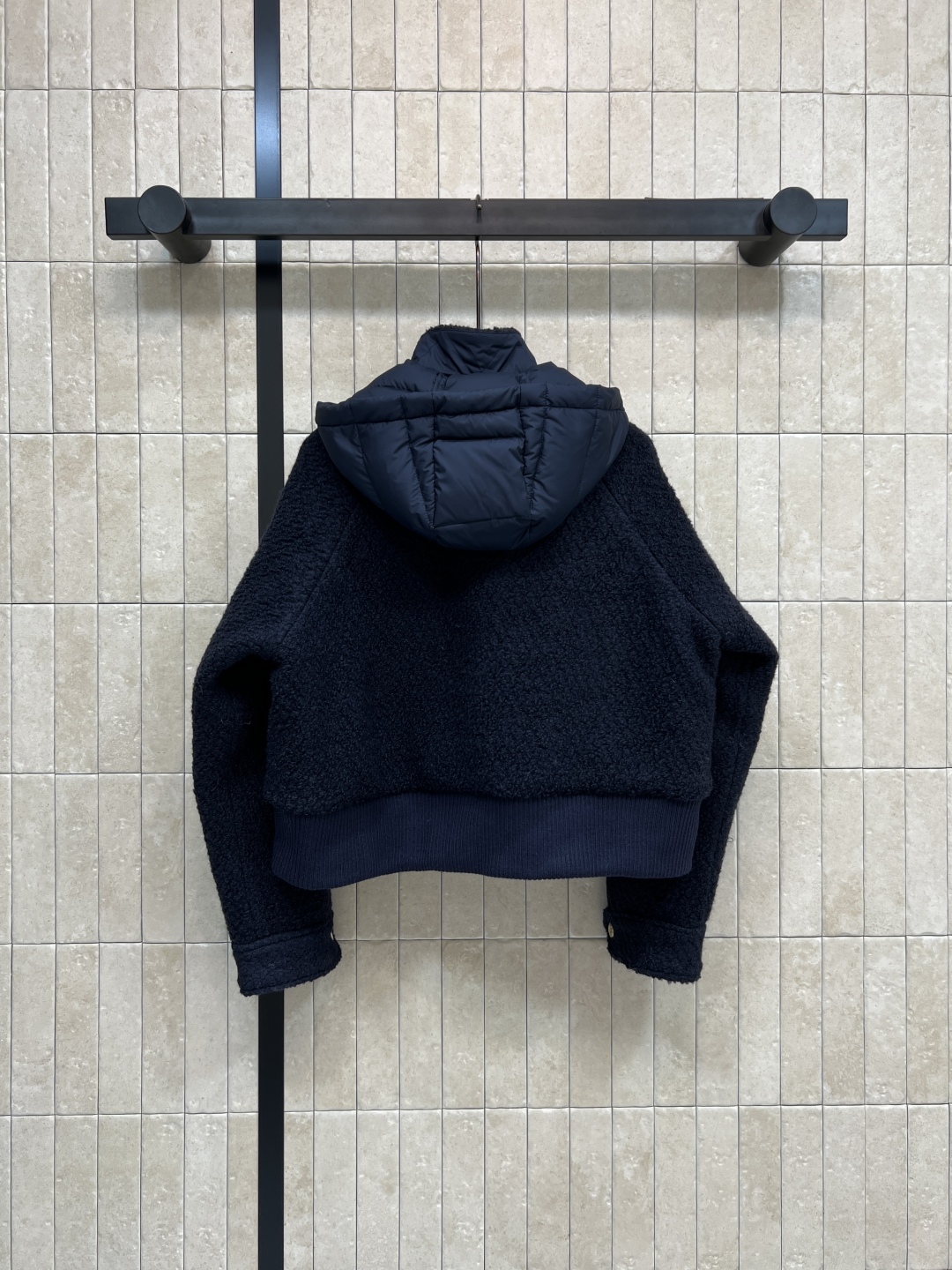 25秋冬新款 羊羔毛连帽夹克羽绒服 可拆卸连帽设计 采用高品质羊羔毛 柔软又保暖 秋冬穿超合适！短款设计