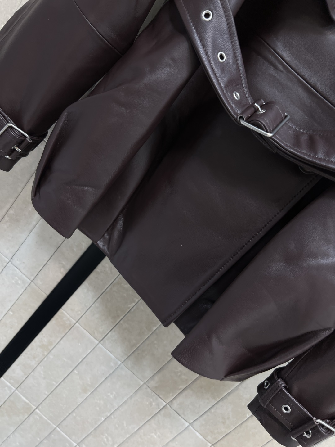 LW家 25秋冬新款 翻领皮革夹克 手工打造 主打机车风 腰带装饰超有个性！高品质皮革 柔软又耐用 秋冬