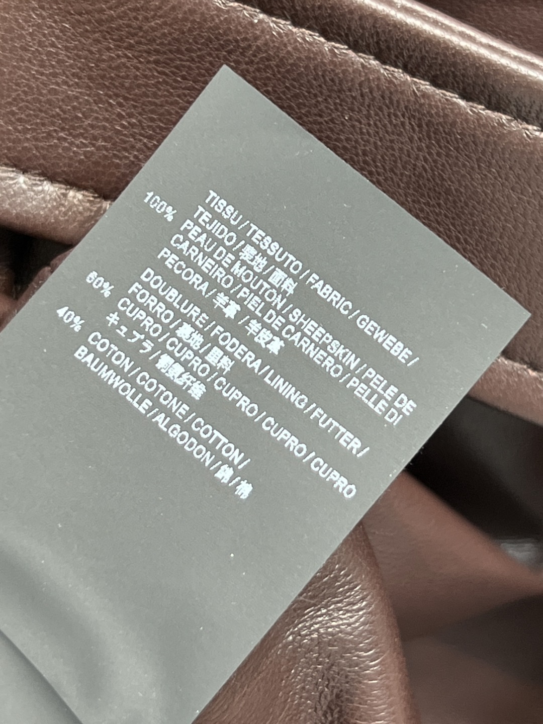 LW家 25秋冬新款 翻领皮革夹克 手工打造 主打机车风 腰带装饰超有个性！高品质皮革 柔软又耐用 秋冬