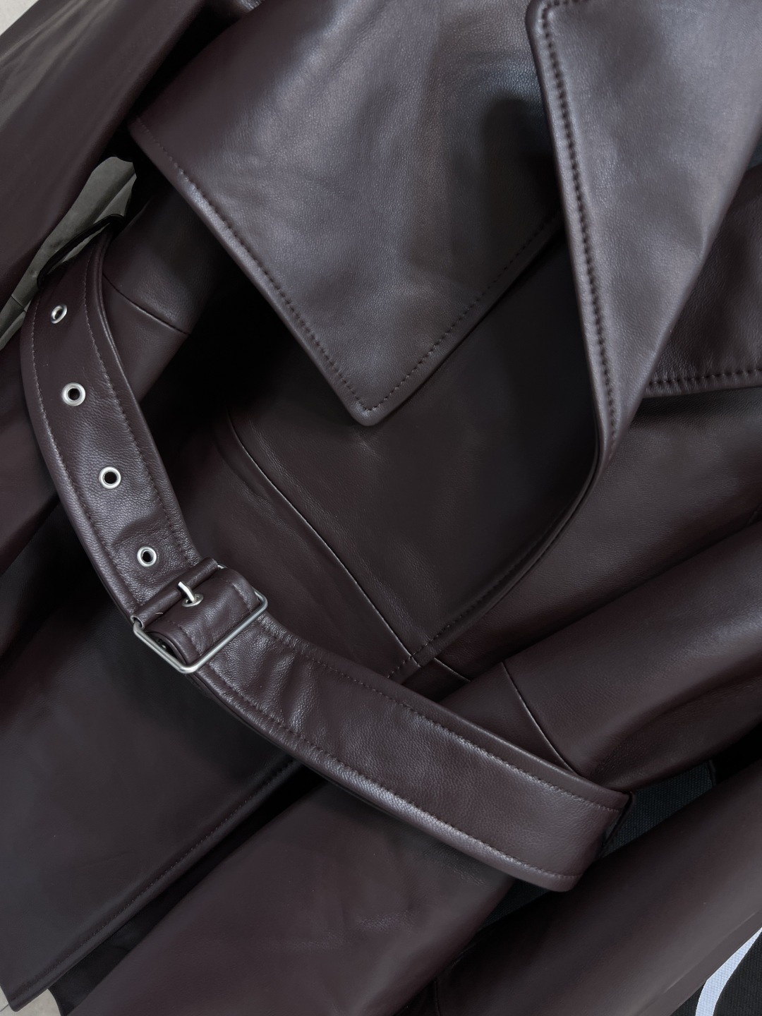 LW家 25秋冬新款 翻领皮革夹克 手工打造 主打机车风 腰带装饰超有个性！高品质皮革 柔软又耐用 秋冬