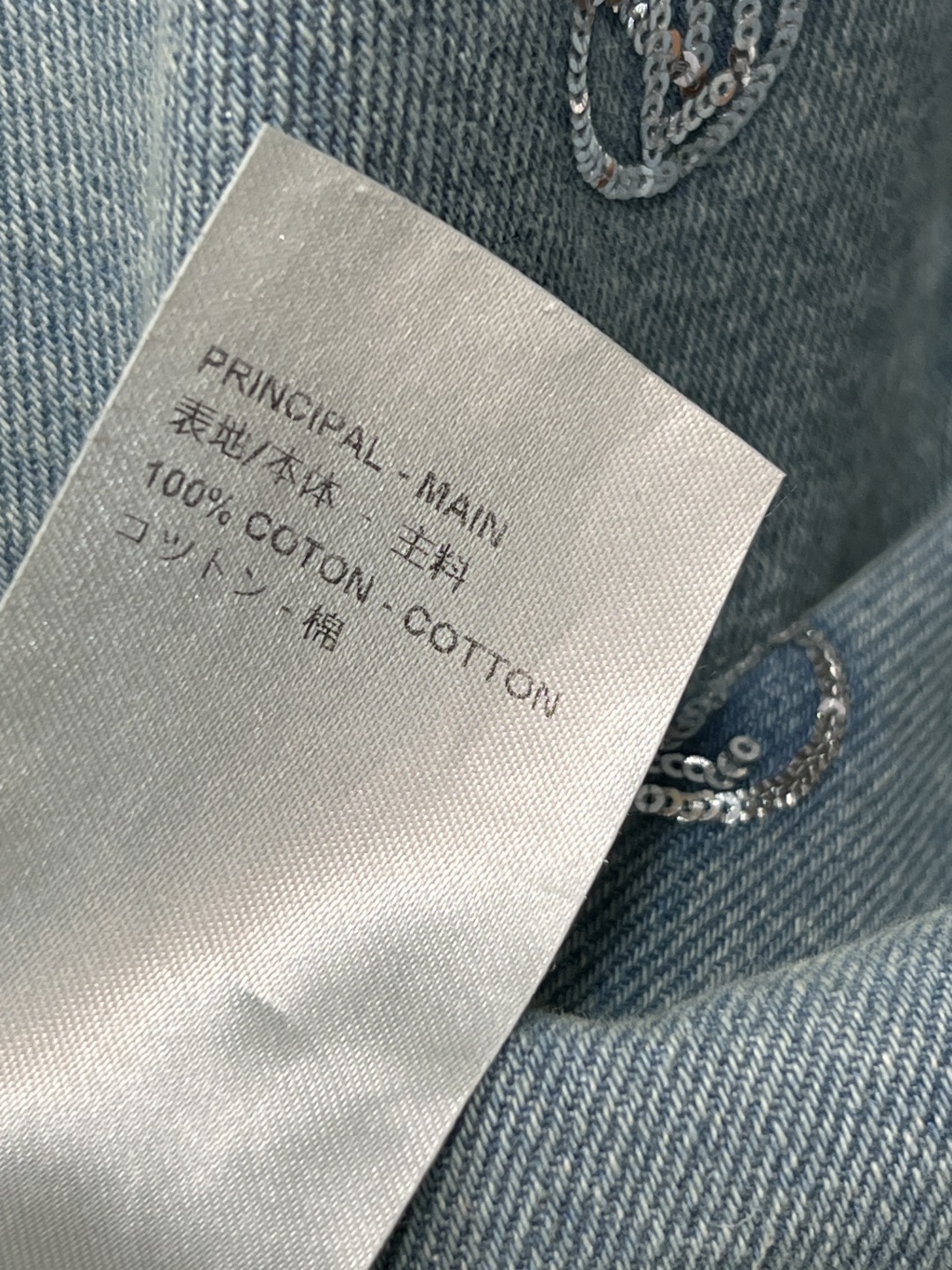 L家 25秋冬新款 珠花logo牛仔夹克外套 浅蓝磨白做旧面料 经典logo亮片刺绣 品牌感满满 经典翻