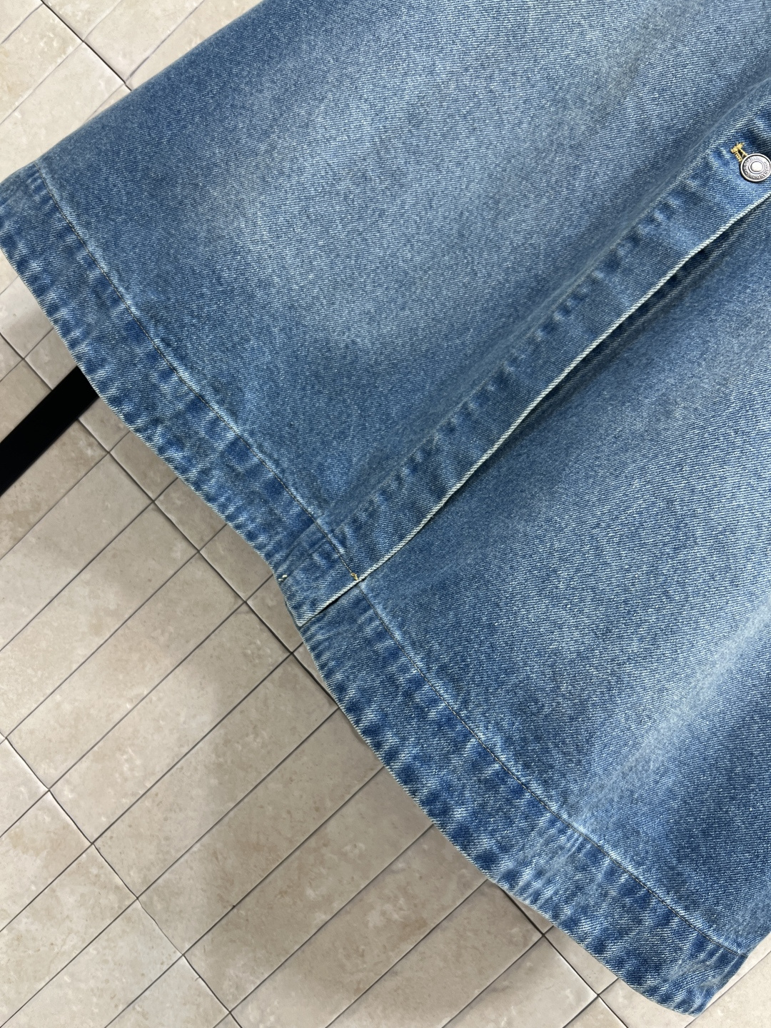 D家 26早春新款 牛仔内提花半身裙 原版定制字母牛仔洗水面料 高腰A字中长款+正面纽扣设计 穿脱超方便