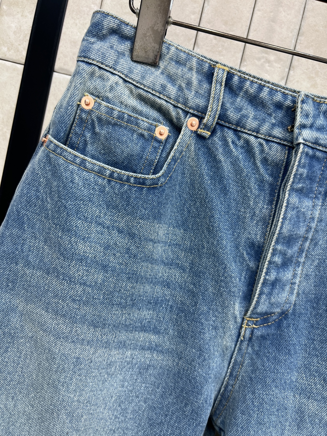 D家 26早春新款 牛仔内提花直筒裤 原版定制字母牛仔洗水面料 低调又时髦 高腰剪裁拉长腿部比例 直筒裤