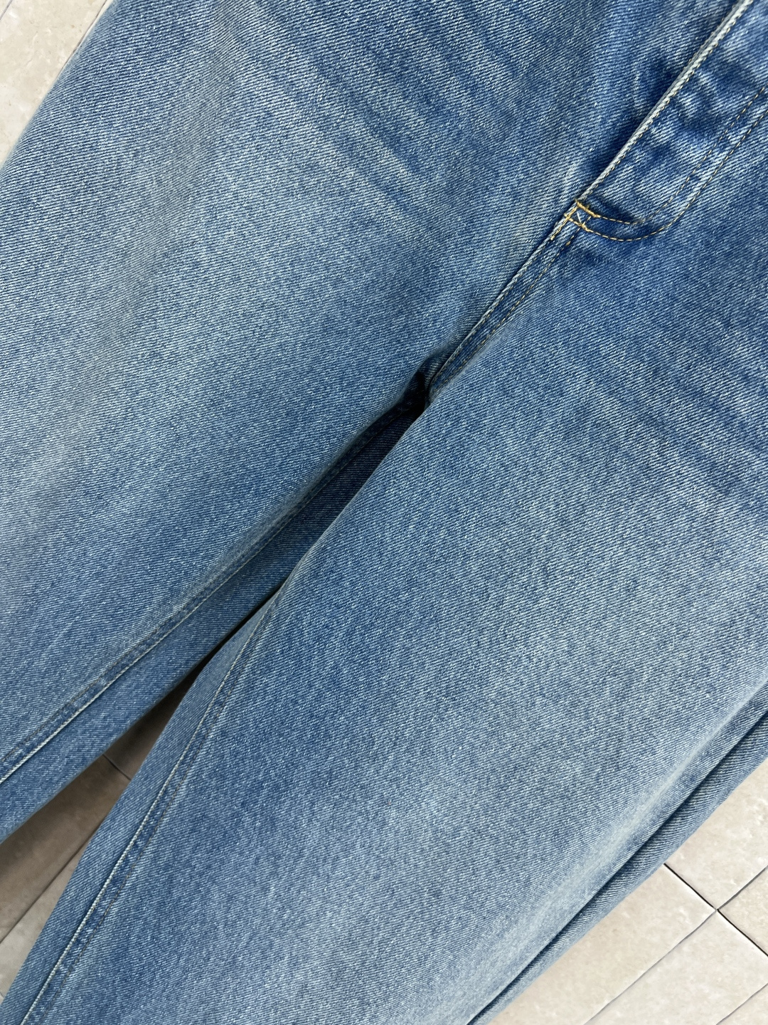 D家 26早春新款 牛仔内提花直筒裤 原版定制字母牛仔洗水面料 低调又时髦 高腰剪裁拉长腿部比例 直筒裤