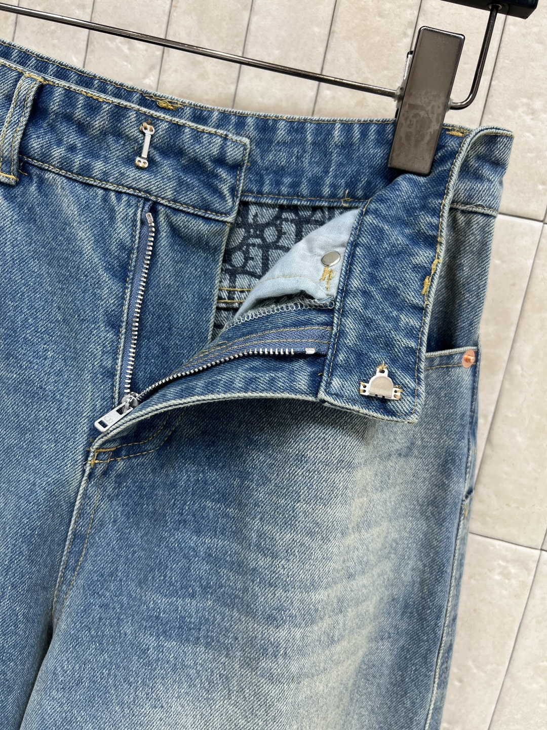 D家 26早春新款 牛仔内提花高腰阔腿裤 原版定制字母牛仔洗水面料 宽松阔腿设计 垂感好又柔软 春夏秋都