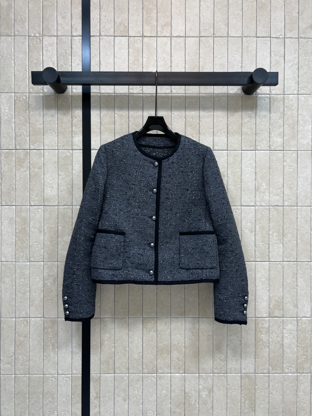 D家 25秋冬新款 圆领小香风小外套 经典圆领短款设计 手工纺粗花呢+闪银线 低调奢华感满满 经典CD珍