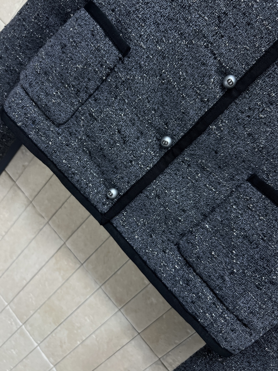 D家 25秋冬新款 圆领小香风小外套 经典圆领短款设计 手工纺粗花呢+闪银线 低调奢华感满满 经典CD珍