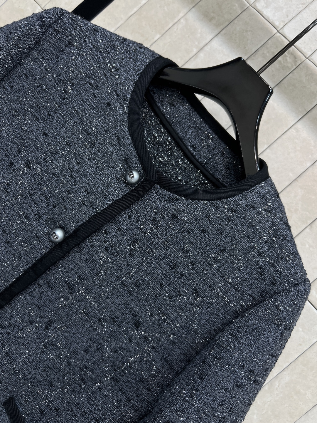 D家 25秋冬新款 圆领小香风小外套 经典圆领短款设计 手工纺粗花呢+闪银线 低调奢华感满满 经典CD珍