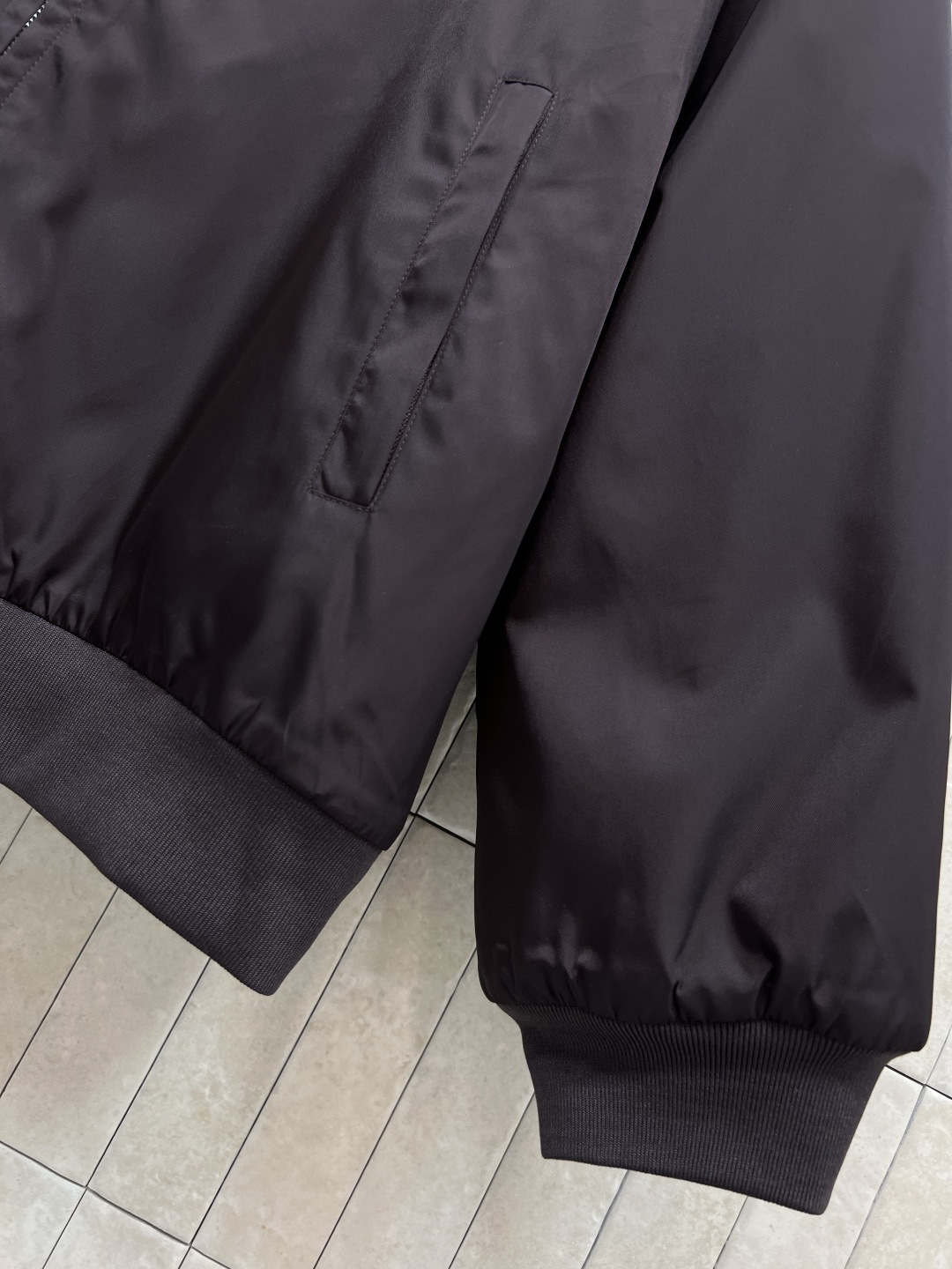 MIu家 25秋冬新款 双层穿立领夹克外套 一面纯色尼龙面料 一面灰色羊羔毛 高品质面料 轻便又保暖！立