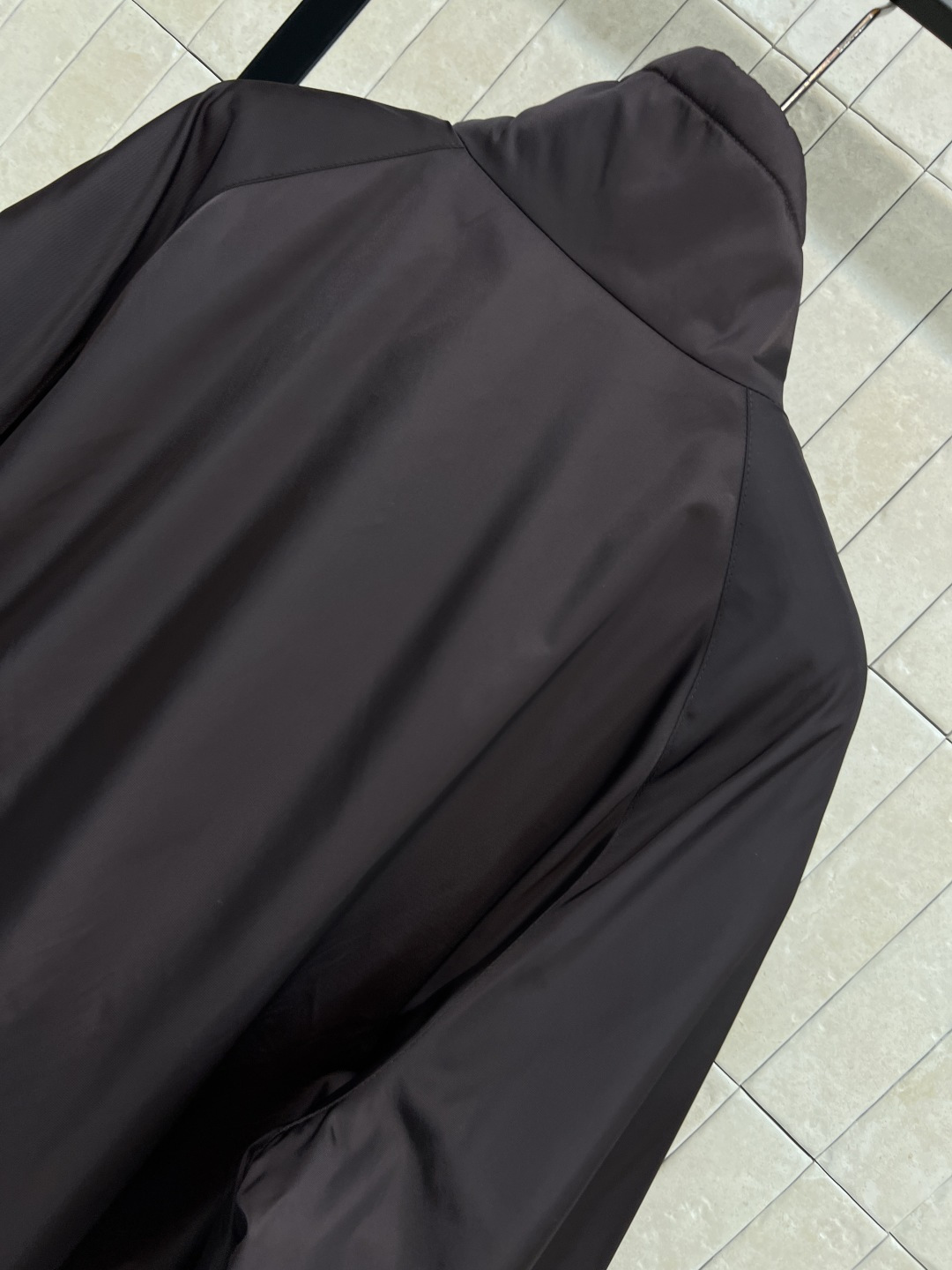 MIu家 25秋冬新款 双层穿立领夹克外套 一面纯色尼龙面料 一面灰色羊羔毛 高品质面料 轻便又保暖！立