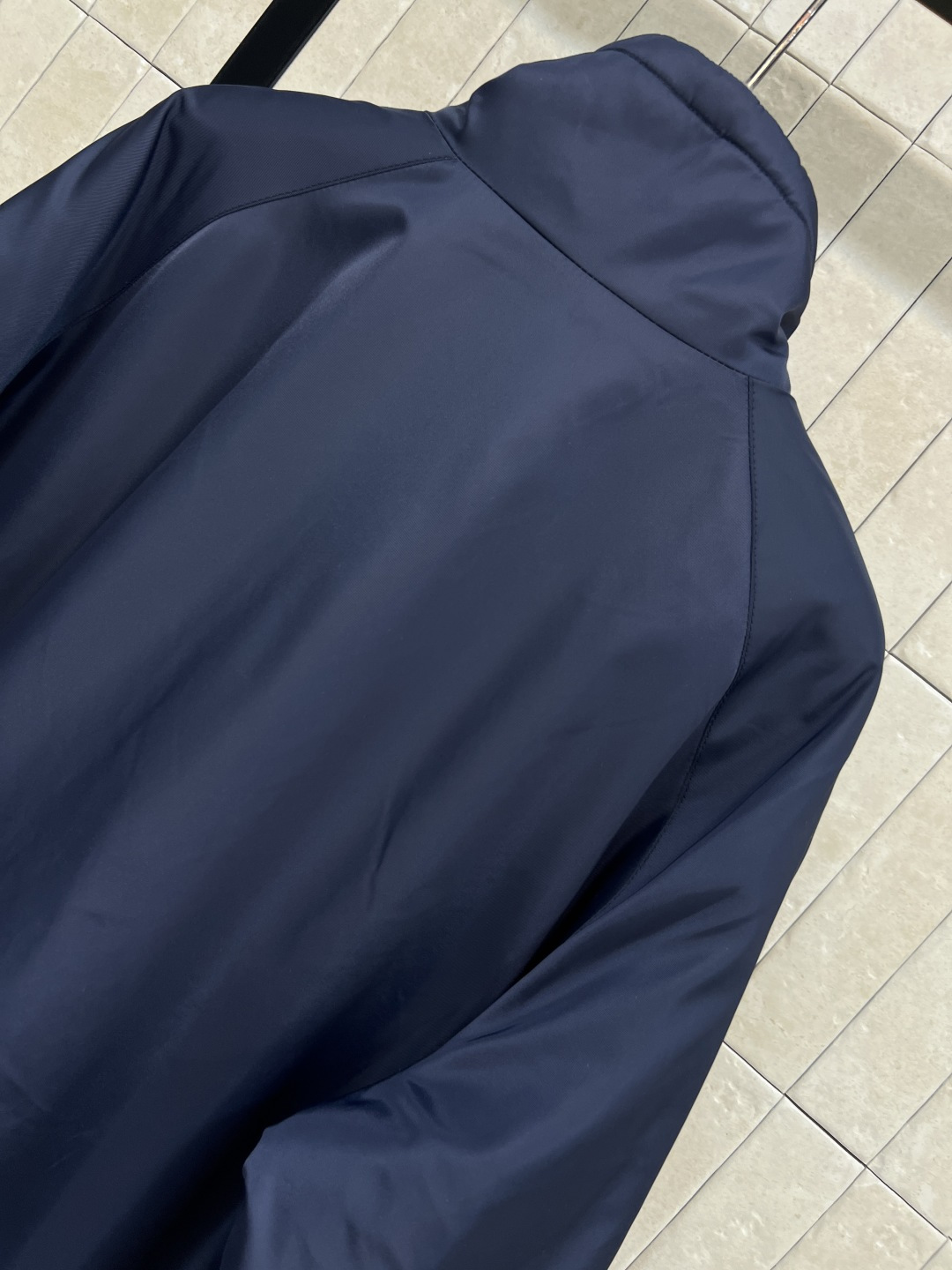 MIu家 25秋冬新款 双层穿立领夹克外套 一面纯色尼龙面料 一面灰色羊羔毛 高品质面料 轻便又保暖！立