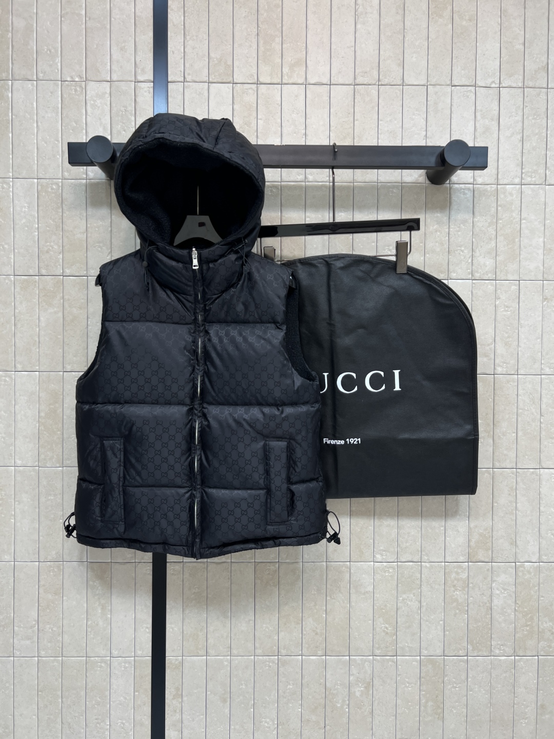 G家 25秋冬新款 双G提花双面穿羽绒马甲 一面经典黑色双G老花 辨识度超高！一面粗花呢编织面料 高品质