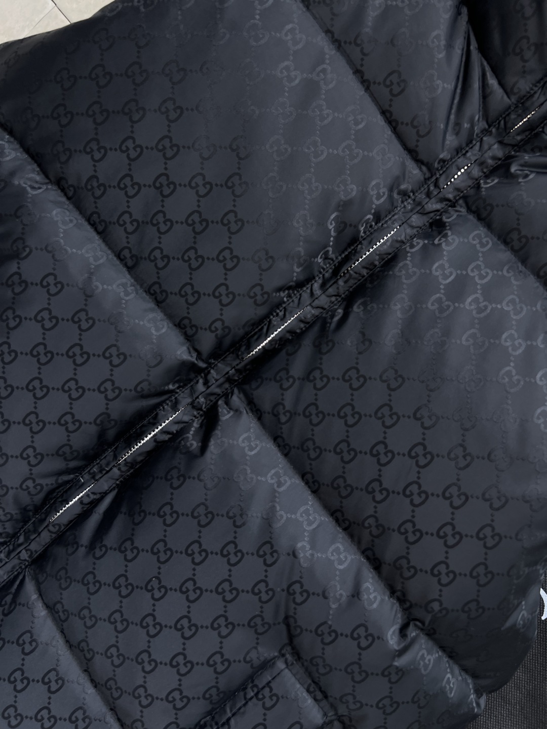 G家 25秋冬新款 双G提花双面穿羽绒马甲 一面经典黑色双G老花 辨识度超高！一面粗花呢编织面料 高品质