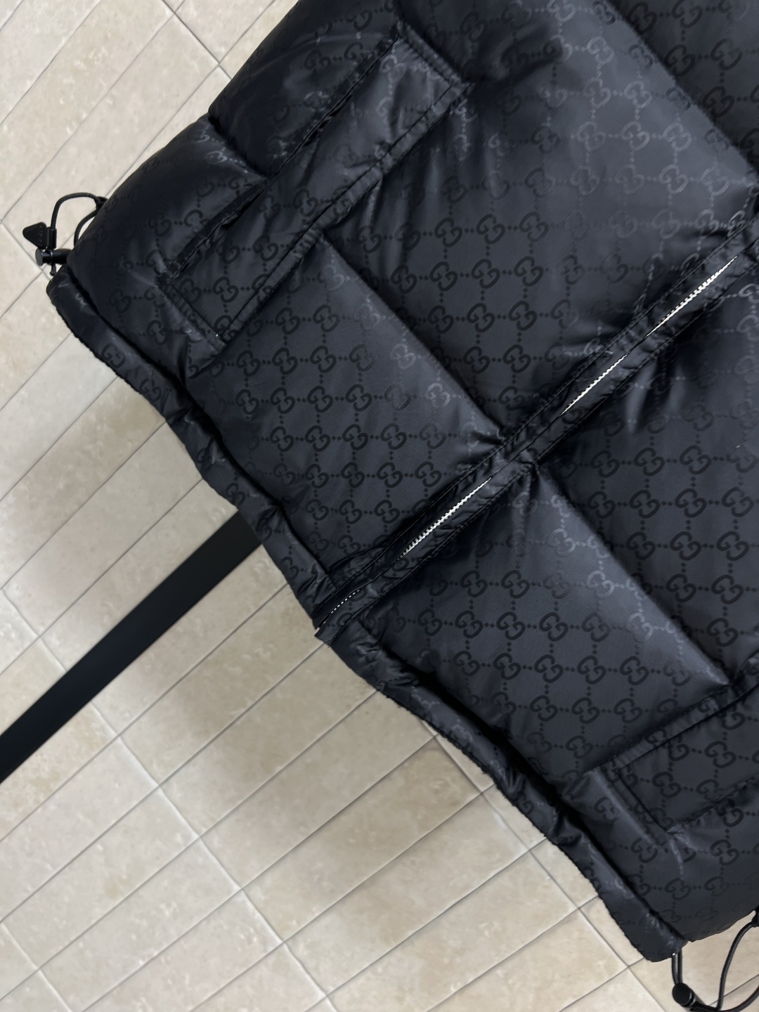 G家 25秋冬新款 双G提花双面穿羽绒马甲 一面经典黑色双G老花 辨识度超高！一面粗花呢编织面料 高品质