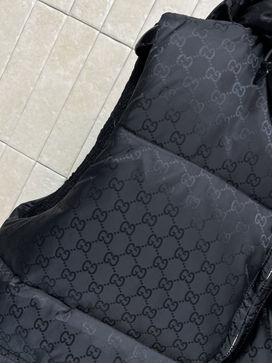 G家 25秋冬新款 双G提花双面穿羽绒马甲 一面经典黑色双G老花 辨识度超高！一面粗花呢编织面料 高品质
