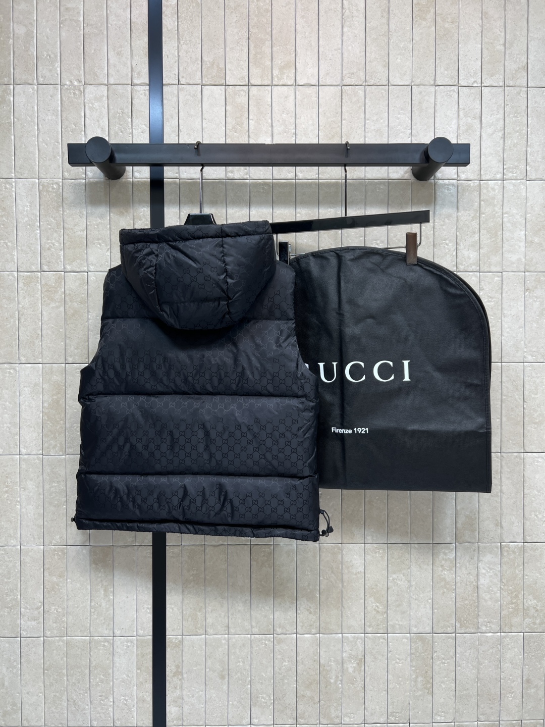 G家 25秋冬新款 双G提花双面穿羽绒马甲 一面经典黑色双G老花 辨识度超高！一面粗花呢编织面料 高品质