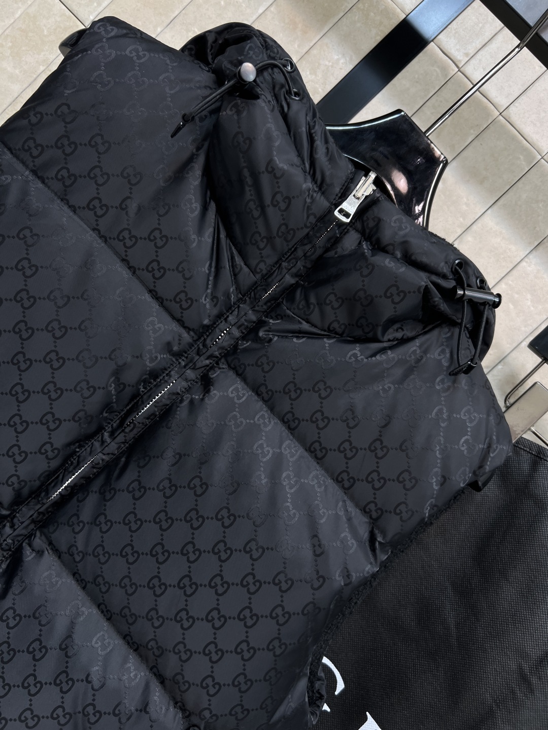 G家 25秋冬新款 双G提花双面穿羽绒马甲 一面经典黑色双G老花 辨识度超高！一面粗花呢编织面料 高品质