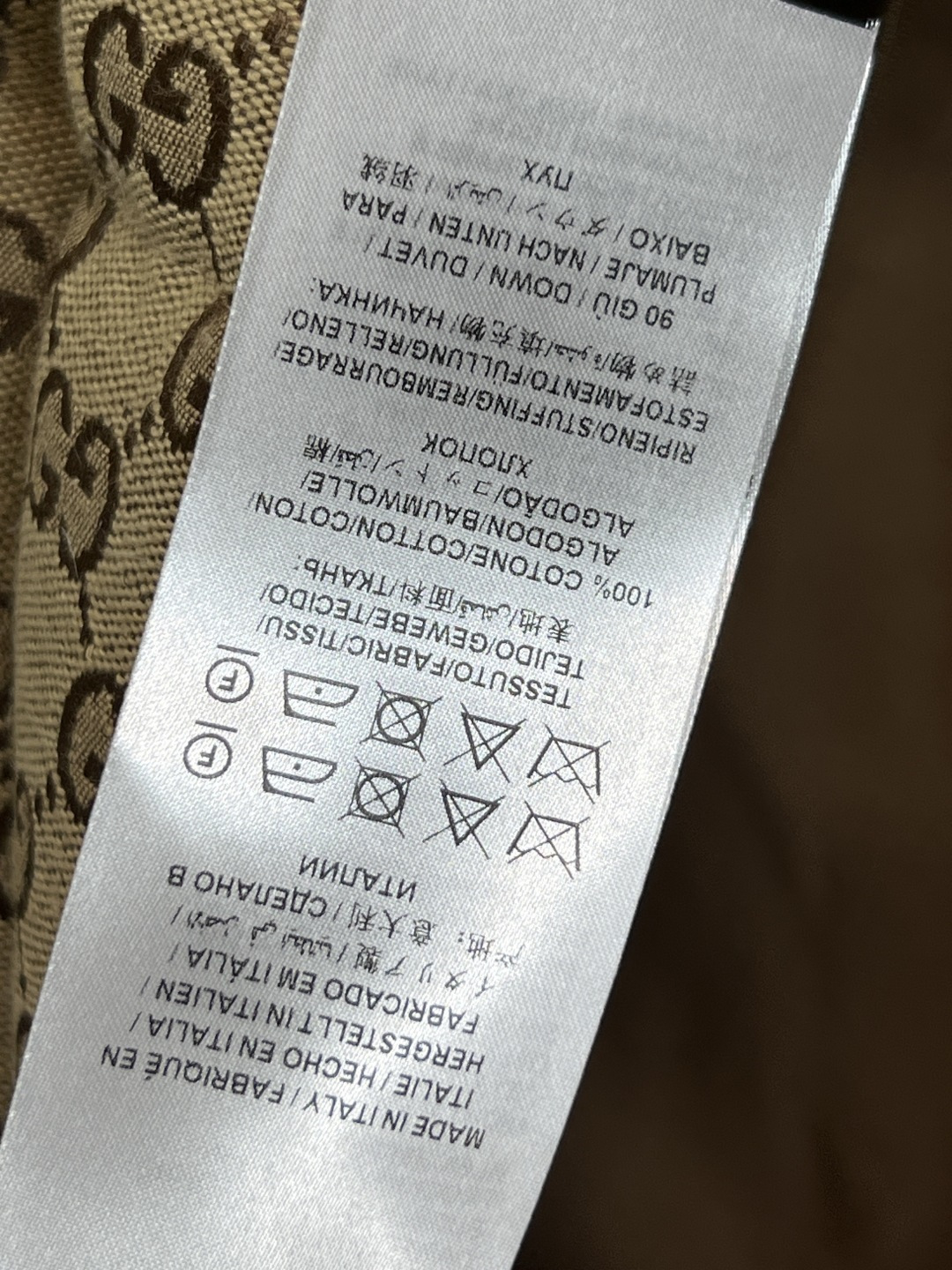 G家 25秋冬新款 双G提花大翻领收腰羽绒服 经典双G老花图案 复古又时髦 袖口+领口针织螺纹设计 内里